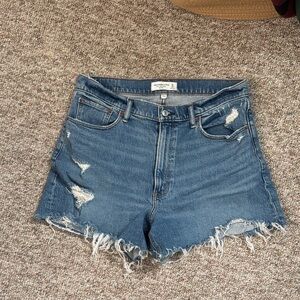 Abercrombie Curve Love the 4” Mom Short High Rise